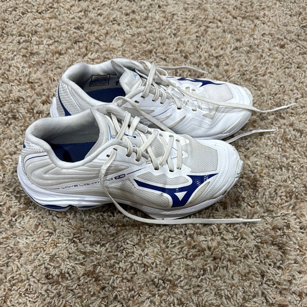Mizuno Wave Lightning Z3 White and Navy Sneakers